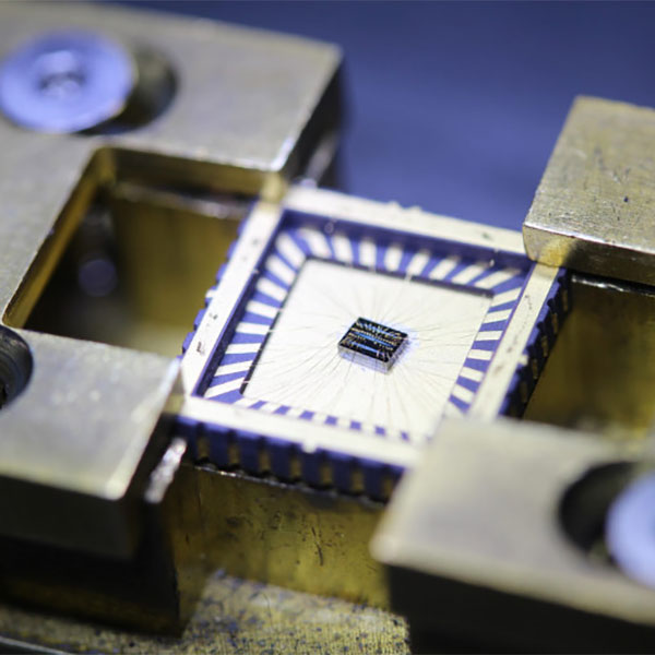 HRL semiconductor quantum chip